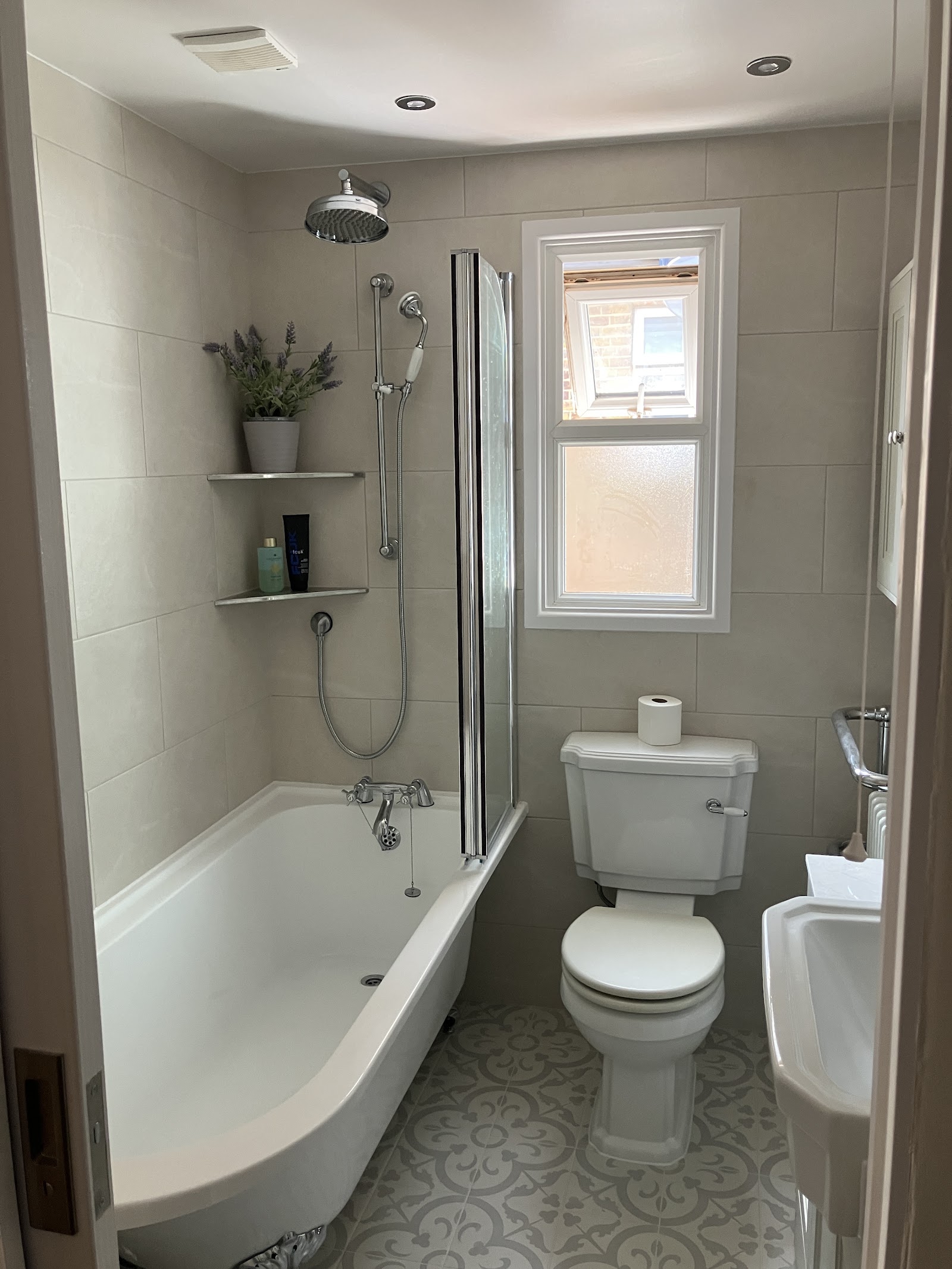 Traditional Bathroom, Roll-Top Bath