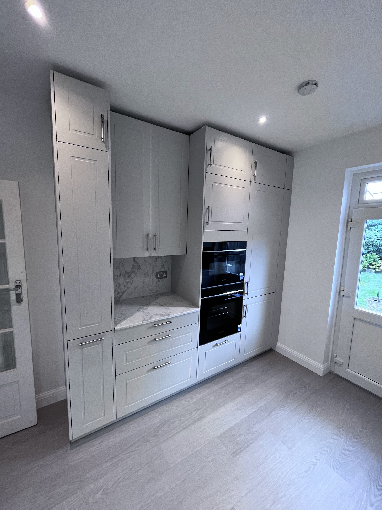 Shaker Kitchen, Integrated Ovens
